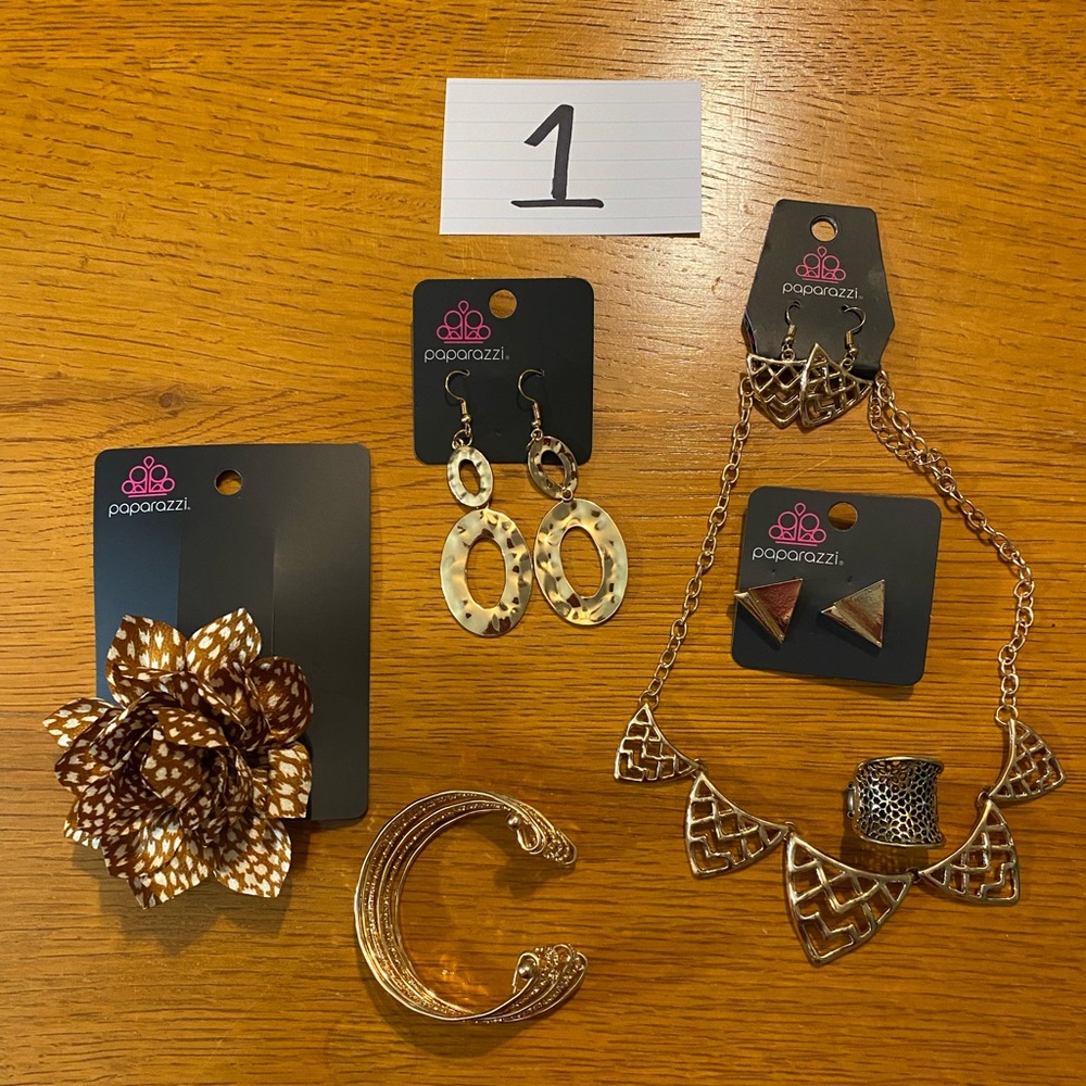 NWT Paparazzi Jewelry.
